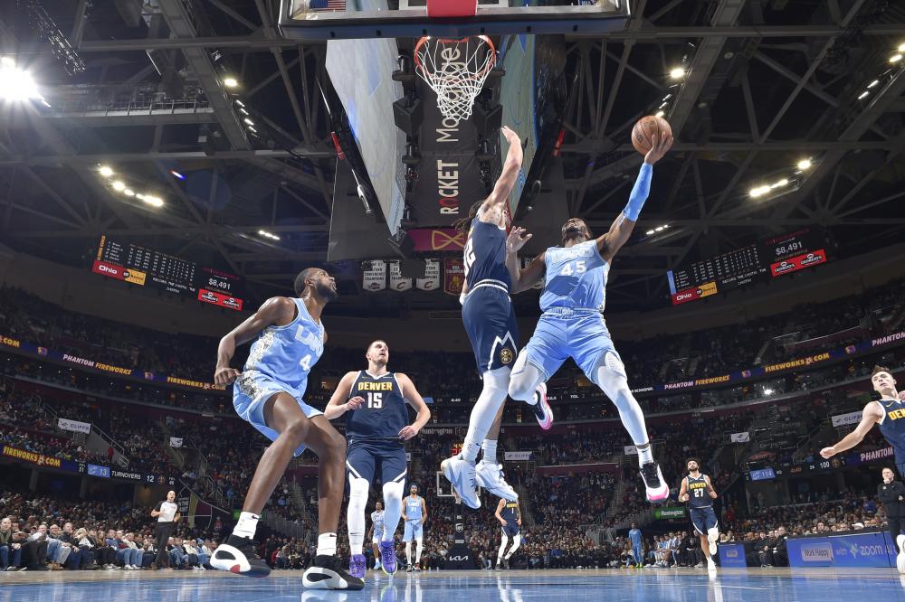 也反映在球 也反映在球