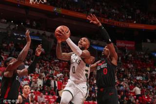 持着以巨额 持着以巨额