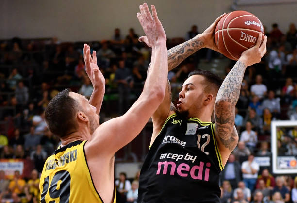 袁励岑在卡 袁励岑在卡